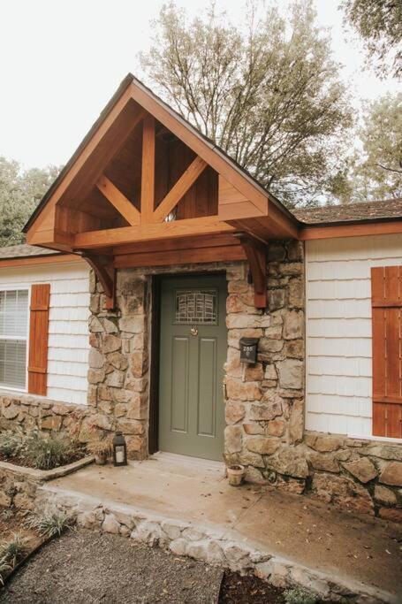 Holiday home The Woodlawn Guest Hot Springs